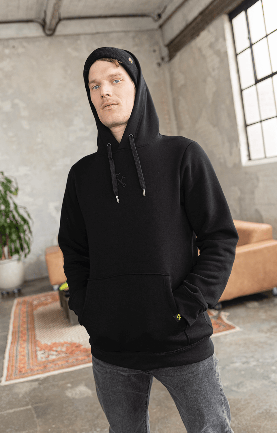 Hoodie Farbe Schwarz für Motocross von benzim an Model 